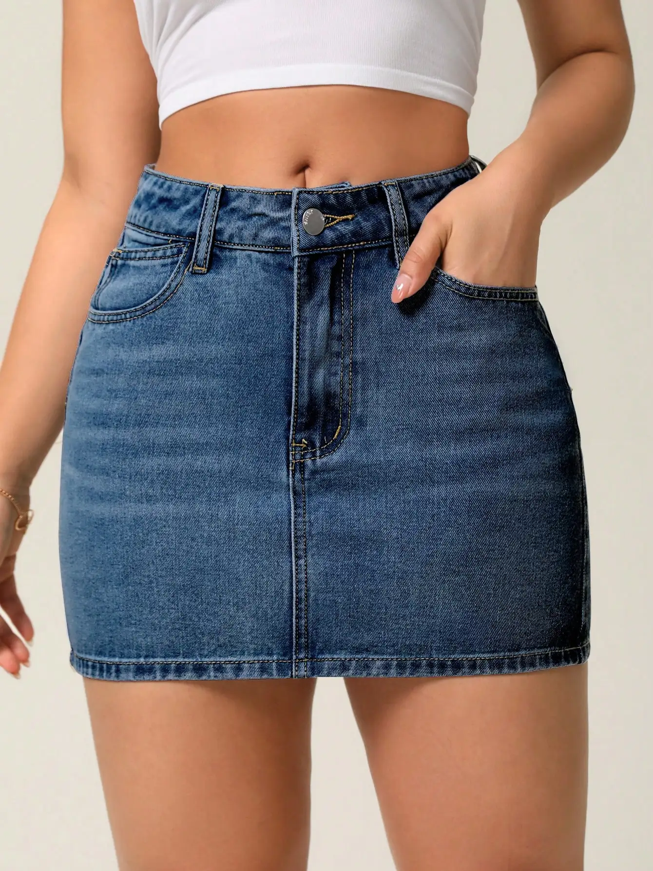 

Women's High-Waisted Bodycon Denim Mini Skirt with Front Pockets