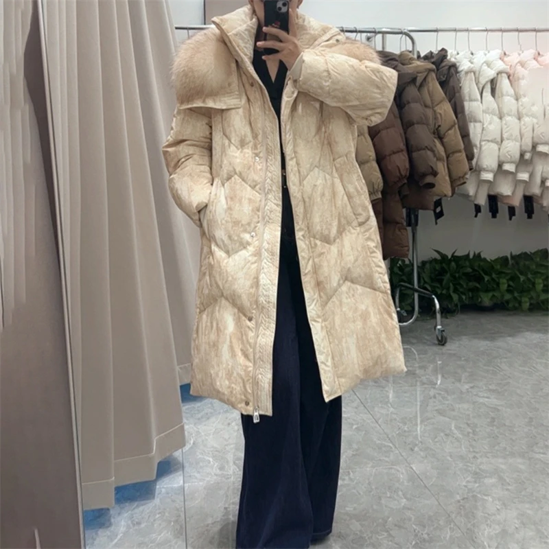 سترة نسائية شتوية جديدة لعام 2025 بياقة من فرو الثعلب y2k عالية الجودة ممتدة فضفاضة وسميكة من ريش البط الأبيض معطف أنيق