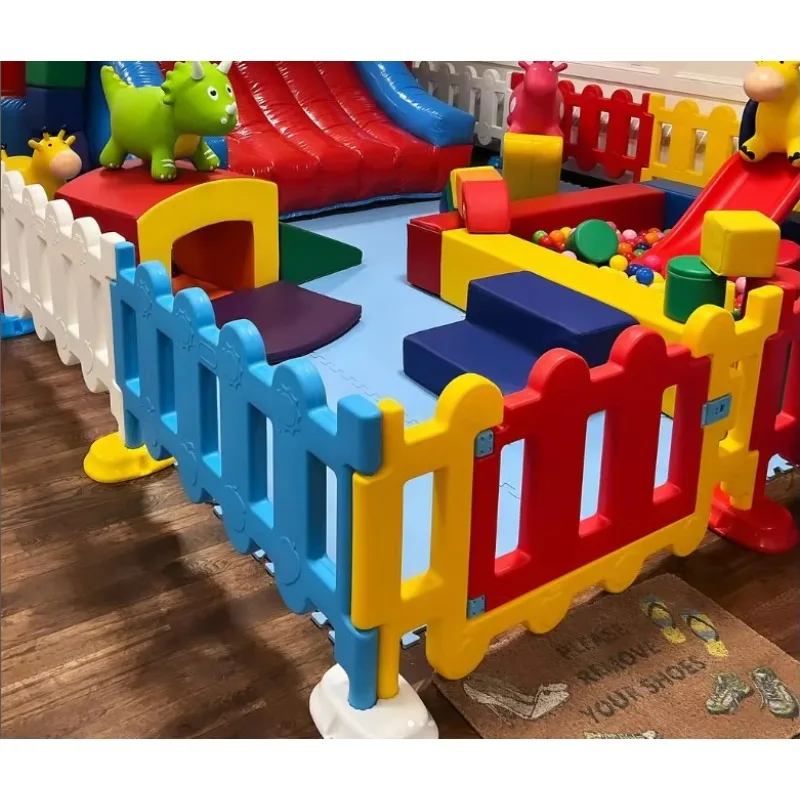 Easy-to-install portable plastic door for soft gaming packaging