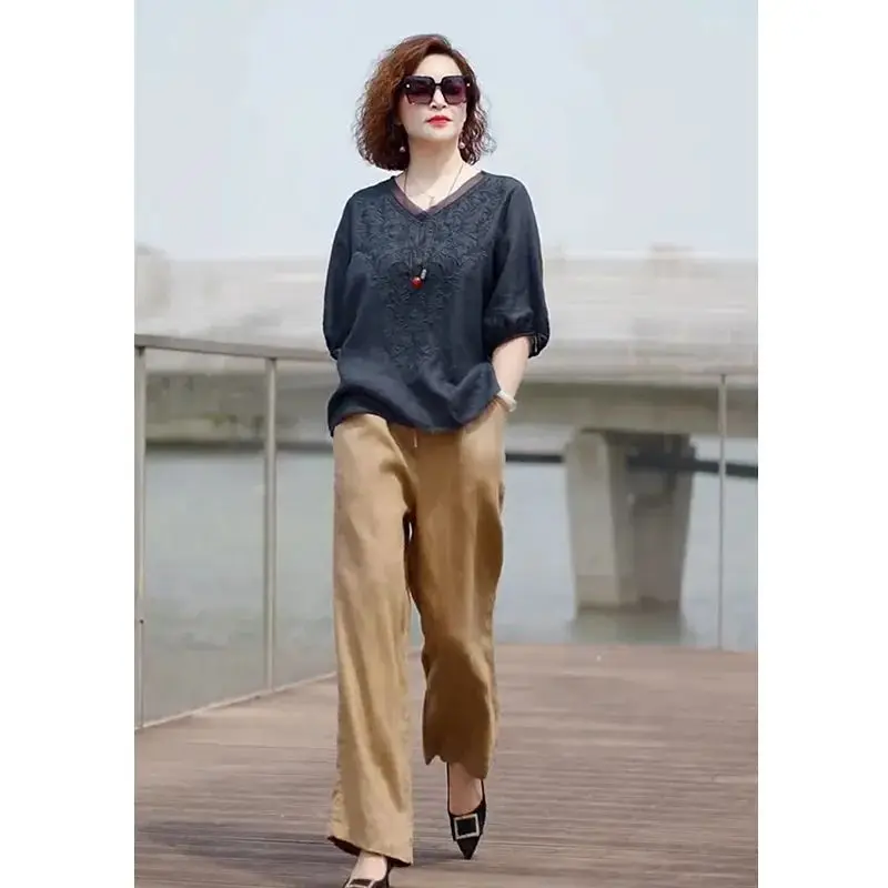 

Slimming V-Ne Top And Wide Leg Pants Two-Piece Set for Mid-Aged Women Summer Faionable Thin Loose Polyester Fiber Blend