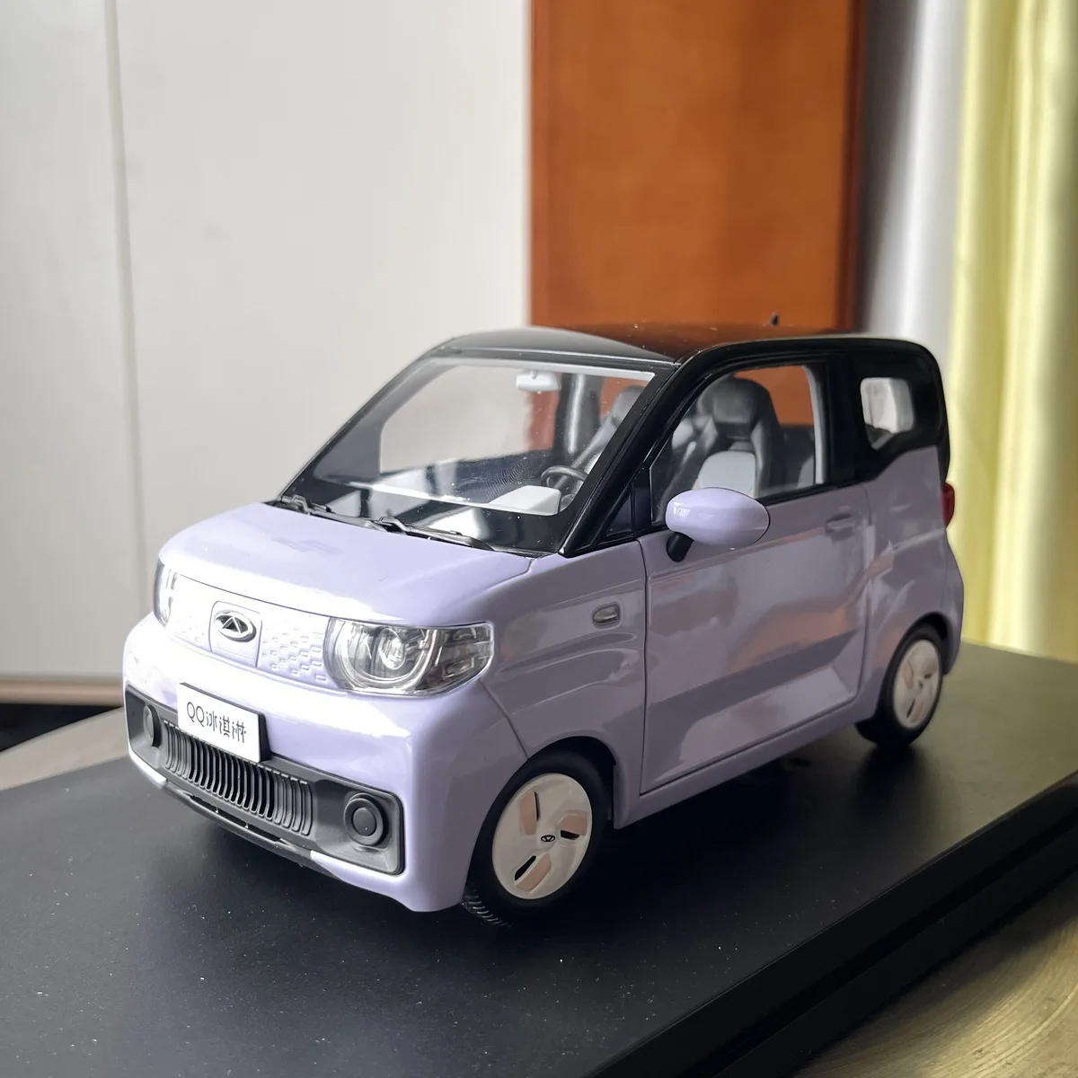 نموذج سيارة مصنوع من خليط معدني من آيس كيو كريم، نموذج جيتور شيري، كونترو أفانتيير، عرض المجموعة، ماسادا، عي قار، بيربا، 1:16