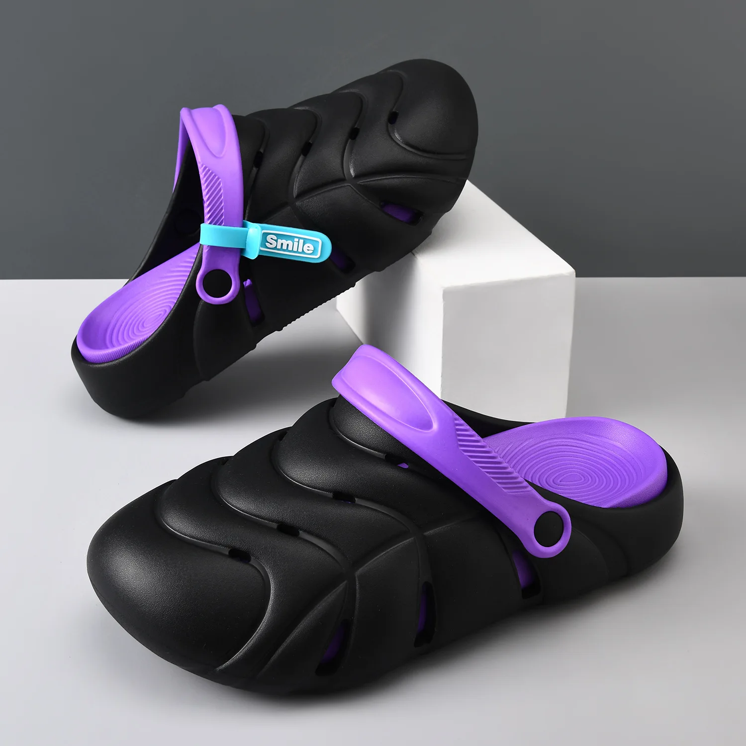 Versatile casual slippers for both boys and girls hollow out and breathable with a cool heel Summer cool slippers beach slippers