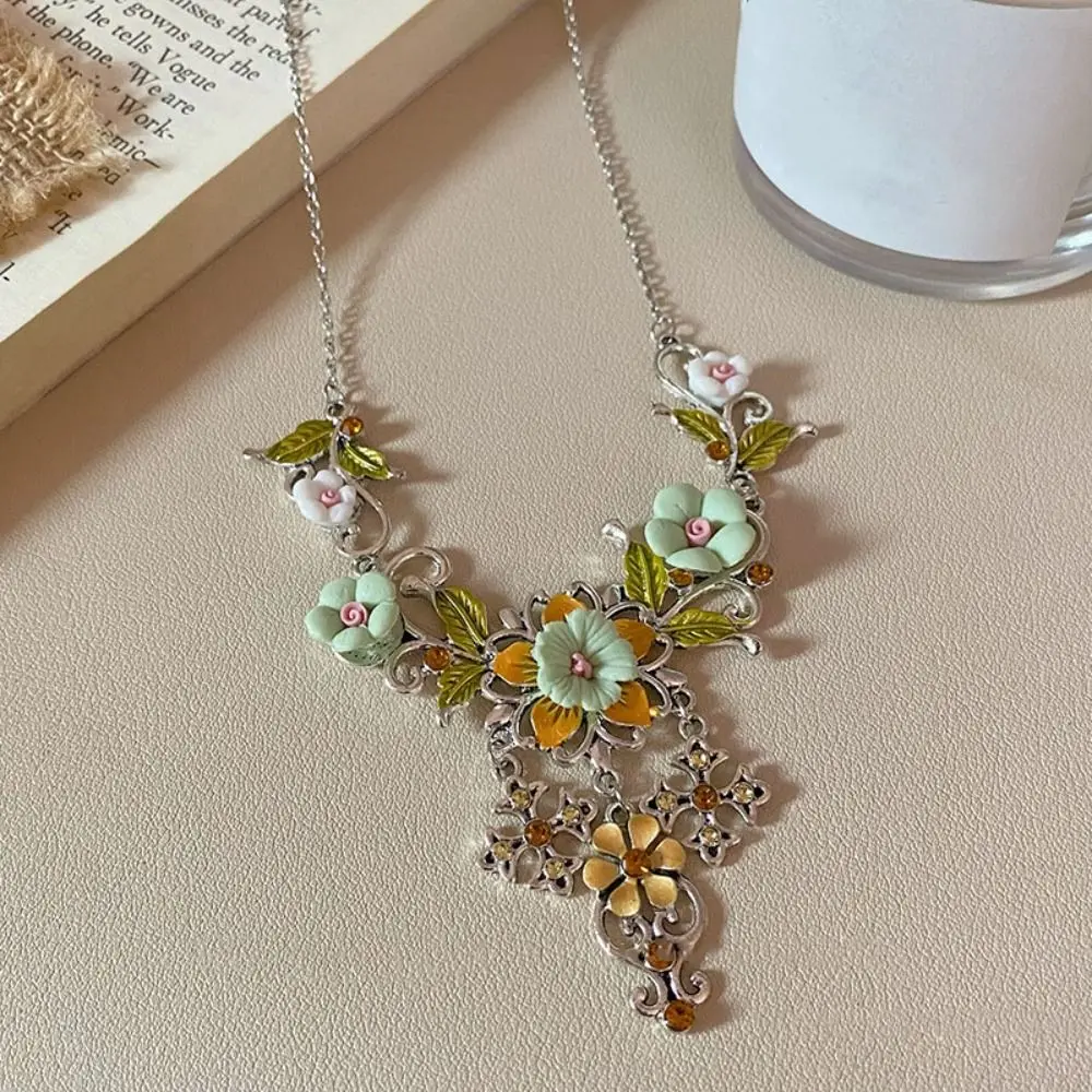 

Fashion Alloy Vintage Flower Necklace Exquisite Sweet Women Necklace Jewelry Trendy Collarbone Necklace Unisex