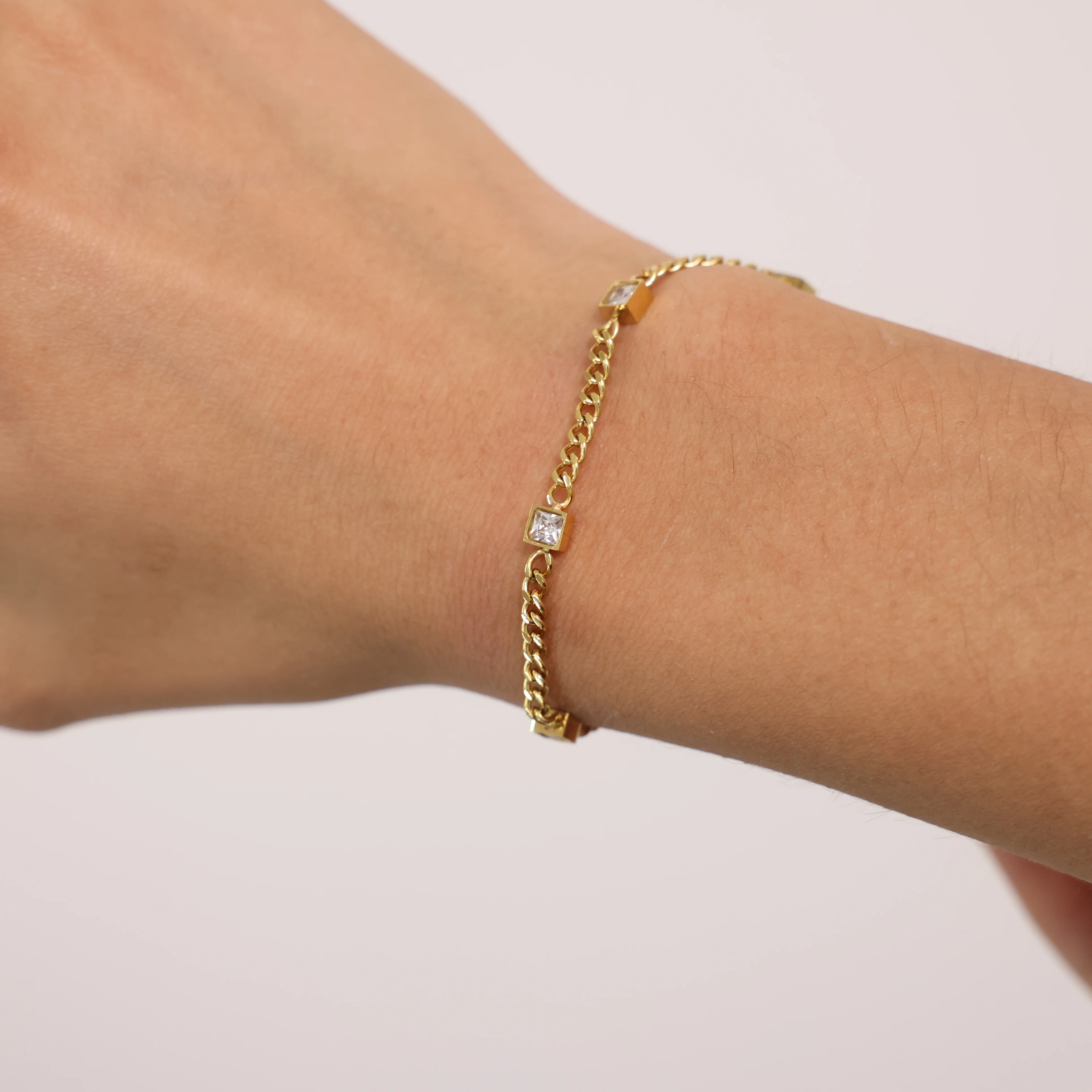 

AIKOER Minimalist 18K Gold Color Plated Stainless Steel Square White Zircon Bracelet Stackable Chain Bracelet Women's Jewelry