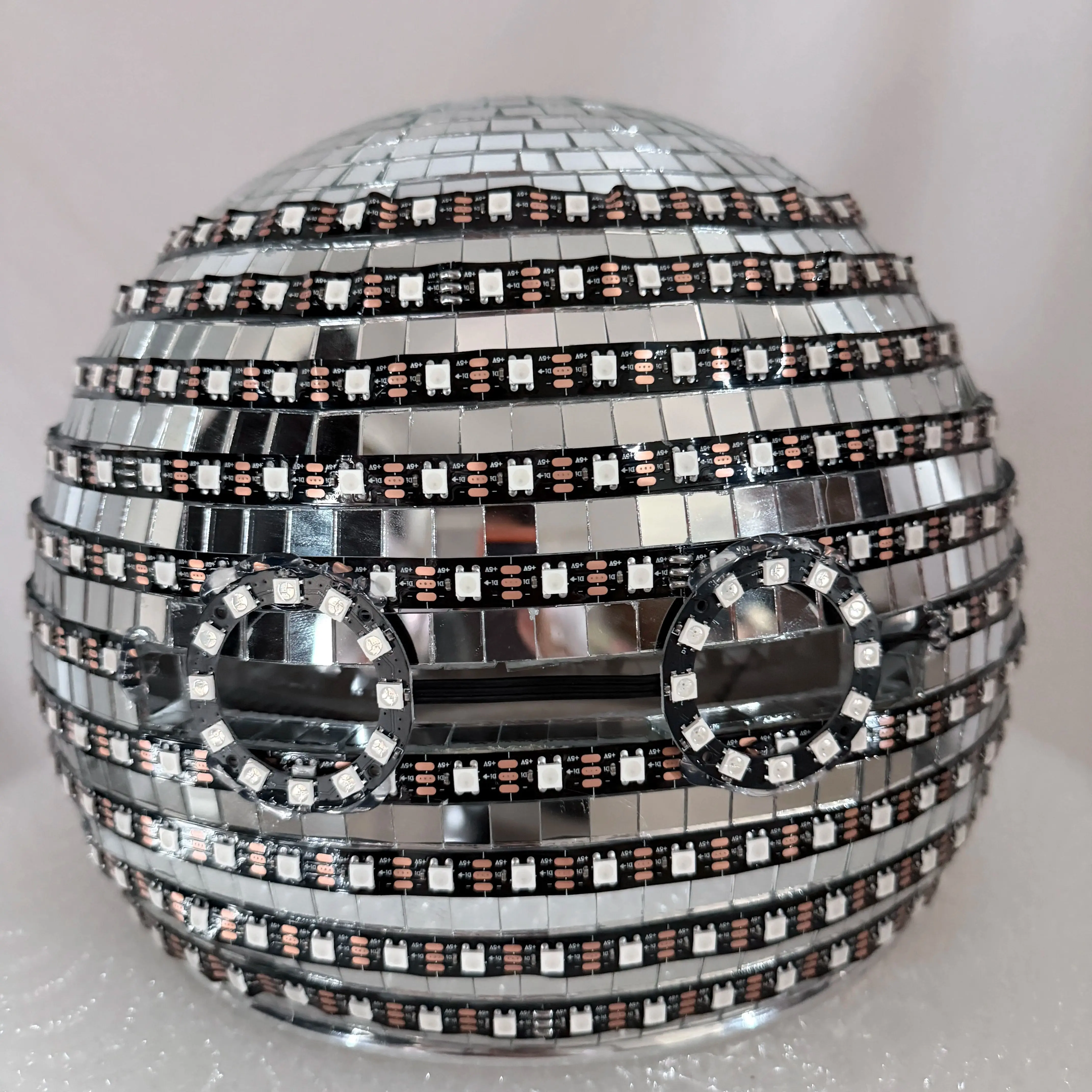 

Светодиодный диско-шар-шлем с зеркальным покрытием для вечеринок, свадеб, Рождества, клубов, караоке, баров, ночных клубов, декораций для диджеев