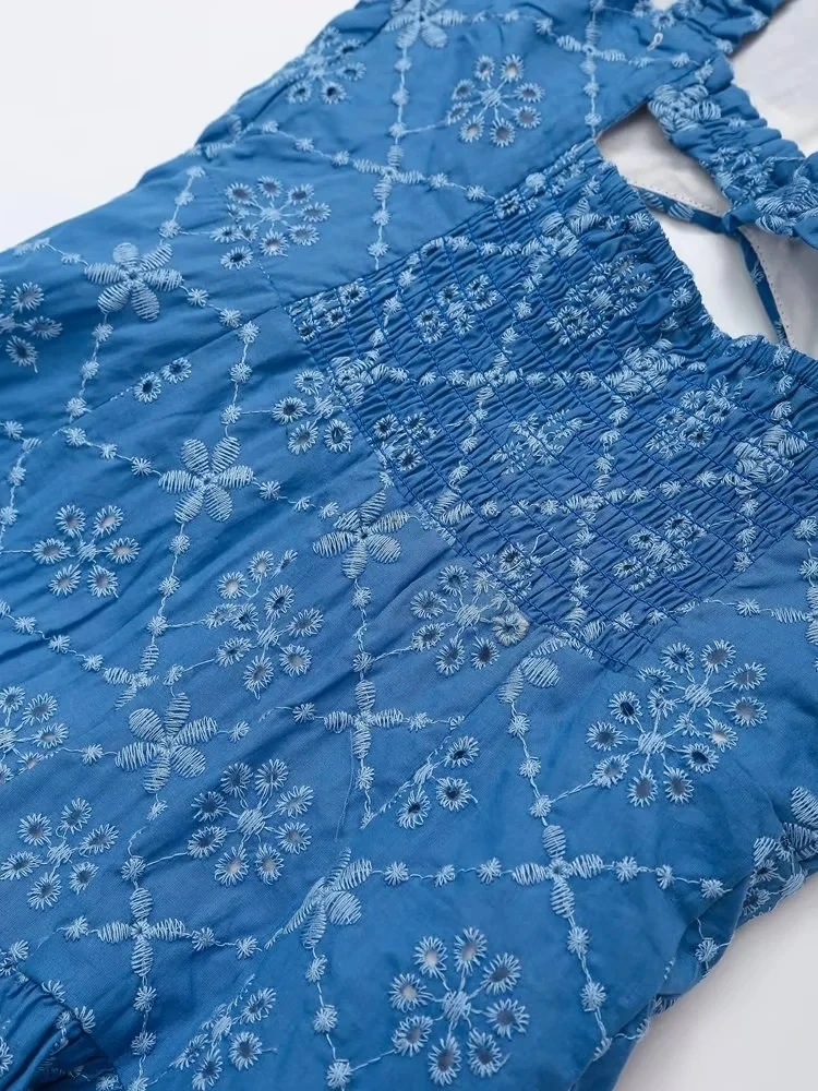 JNLEAOG Autumn New Women's Design Sense Hollow out Embroidery  Dr Street Sle A-Line Skirt Polyester Fiber Svel