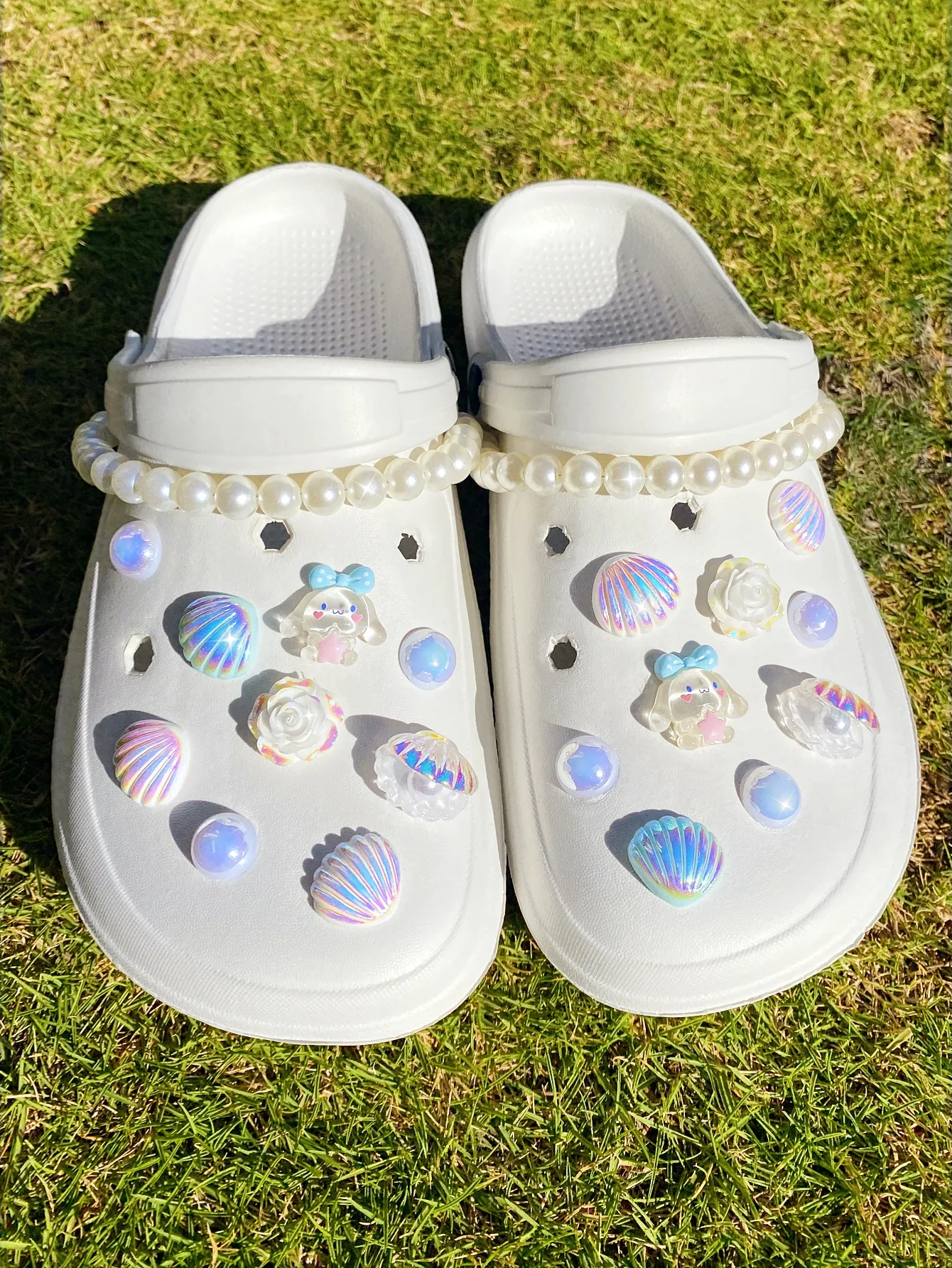 20 piezas de cadena de perlas ABS, perro de jade de dibujos animados, concha blanca, rosa, concha azul, hebilla de zapato de perla ANS, decoraciones DIY, sanda para mujer