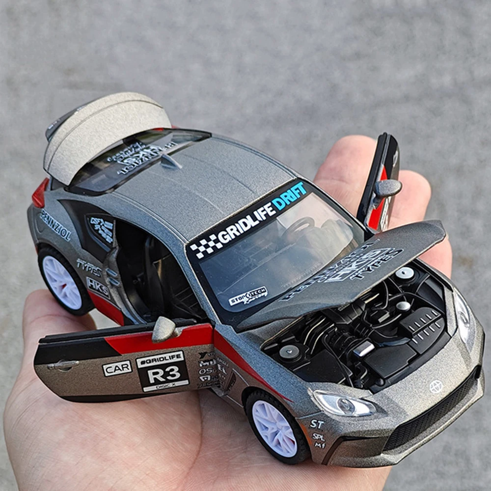 1:32 GR86 M4 jouets modèles voitures alliage moulé sous pression Miniature voiture jouet lumière musique roue retirer véhicules pour enfant en bas âge enfants cadeaux