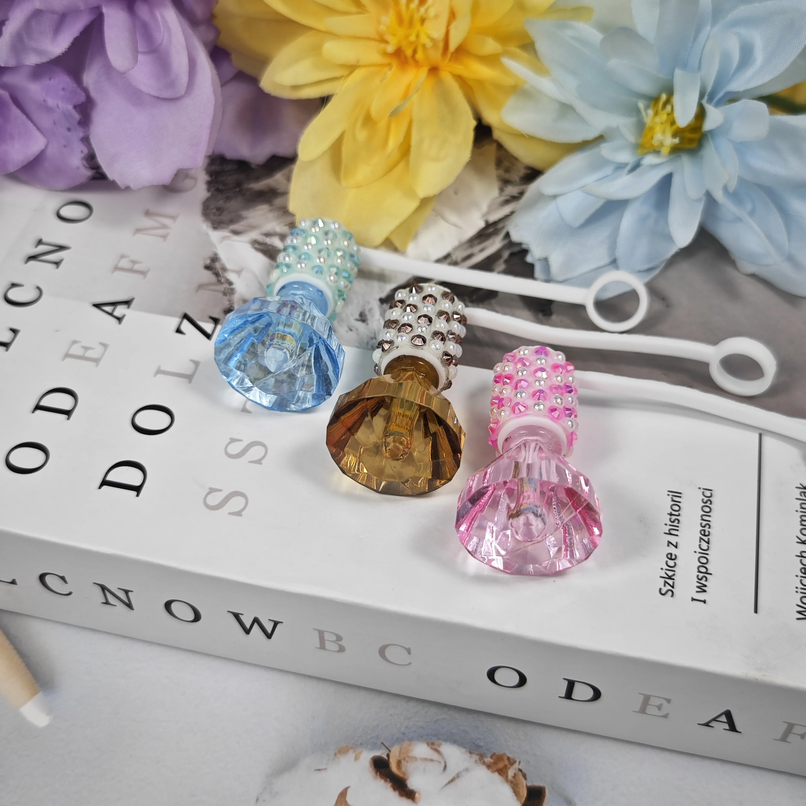 

Новый защитный чехол с соломенной крышкой, инкрустированный бриллиантами