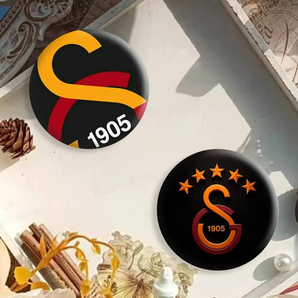 G-Galatasaray SK Brooches Cartoon Badge Pins Backpack Hat Accessories Friend Gift