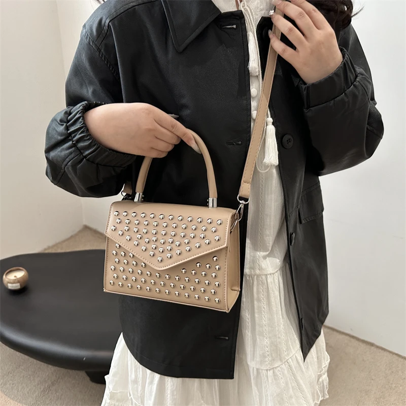 Designer Nieten Umhängetasche mit kurzem Griff Handtasche Mode Mini kleine Handytasche Geldbörse solide Pu-Leder Damen Umhängetaschen – Detail 10