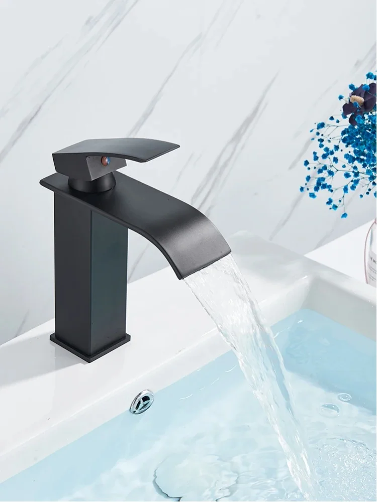 Quyanre Mattschwarzer Wasserfall-Waschtischhahn, Einhandmischer für Warm- und Kaltwasser, Waschtischarmatur für Badezimmer