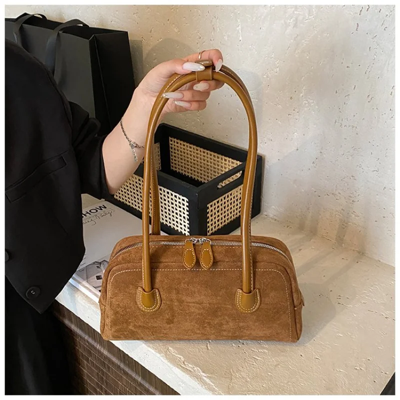 

Famous Designer Leather Tote Bag For Ladies, Spacious And Lightweight, Popular Classic Elegant Everyday Bag