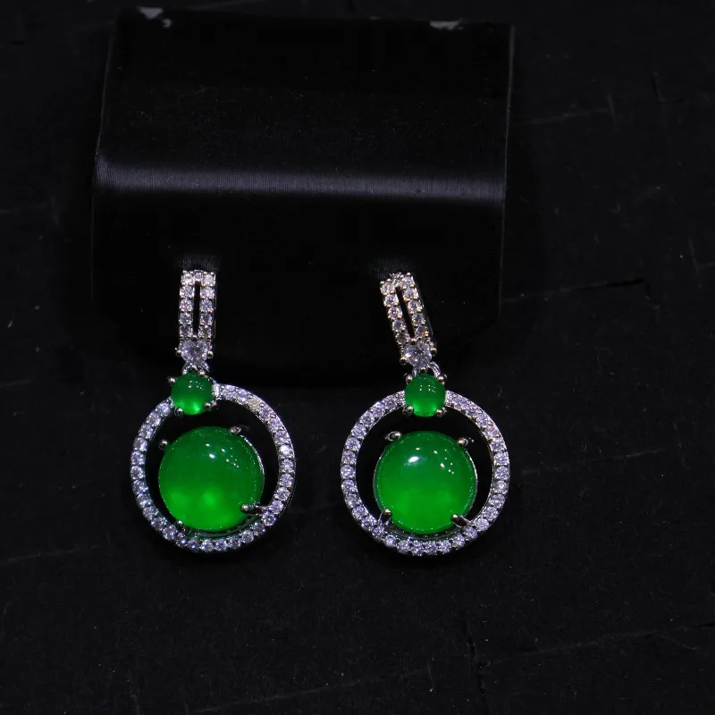 

High-Ice Emerald Green Inlaid Earrings, Strong Fluorescent Glow, Crystal Clear Ice Texture, High Hardness, Translucent Glossy