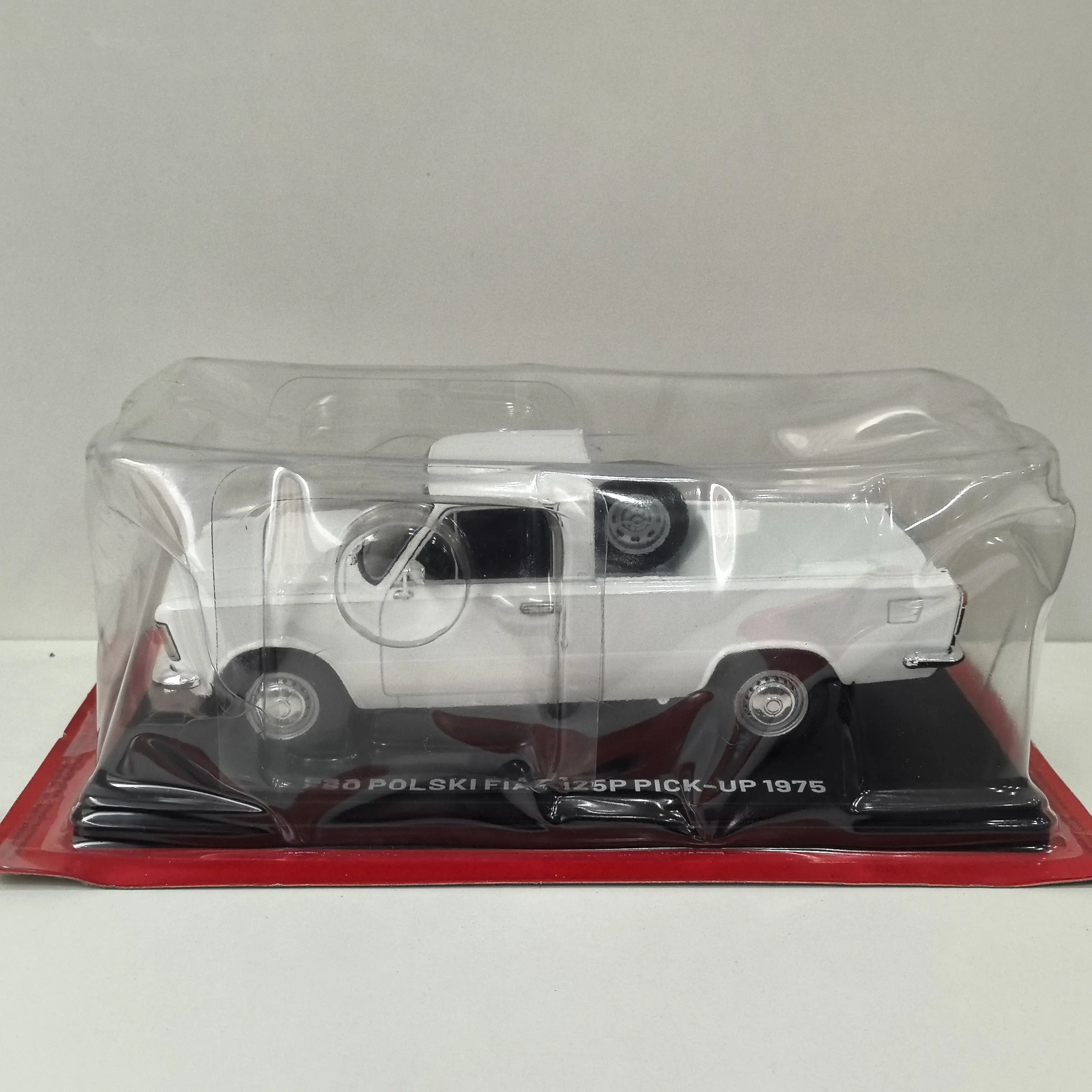 

Масштабная модель автомобиля IXO 1/43 FOS POLSKI FIAT 125P 42 из литого металла