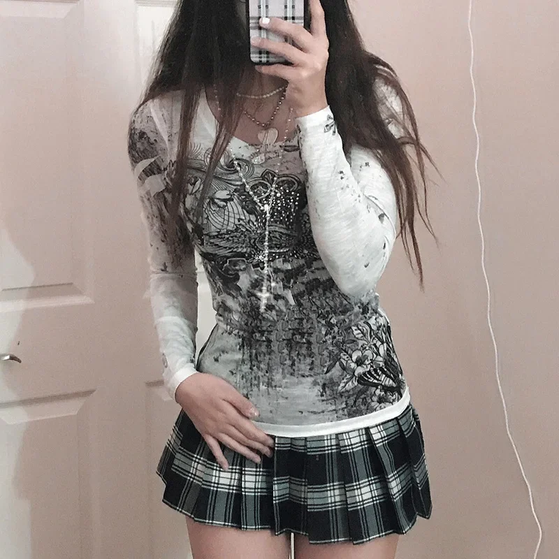Top da donna a maniche lunghe T-shirt con stampa grafica gotica Primavera Autunno T-shirt slim fit Camicie casual Abiti estetici Y2K