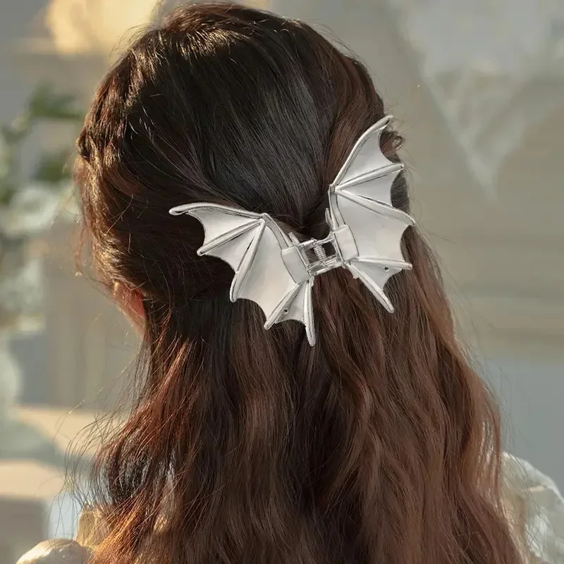 

Metal Bat Grab Clip Halloween Hairclip Disc Hair Shark Clip Cute Ponytail Clip Fashion Headwear Hair Accessories for Women