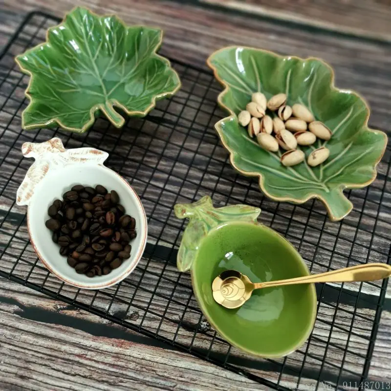 Retro relief Japanese-style banana leaf ceramic rice plate vegetable plate tableware green leaf shape salad bowl fruit plate