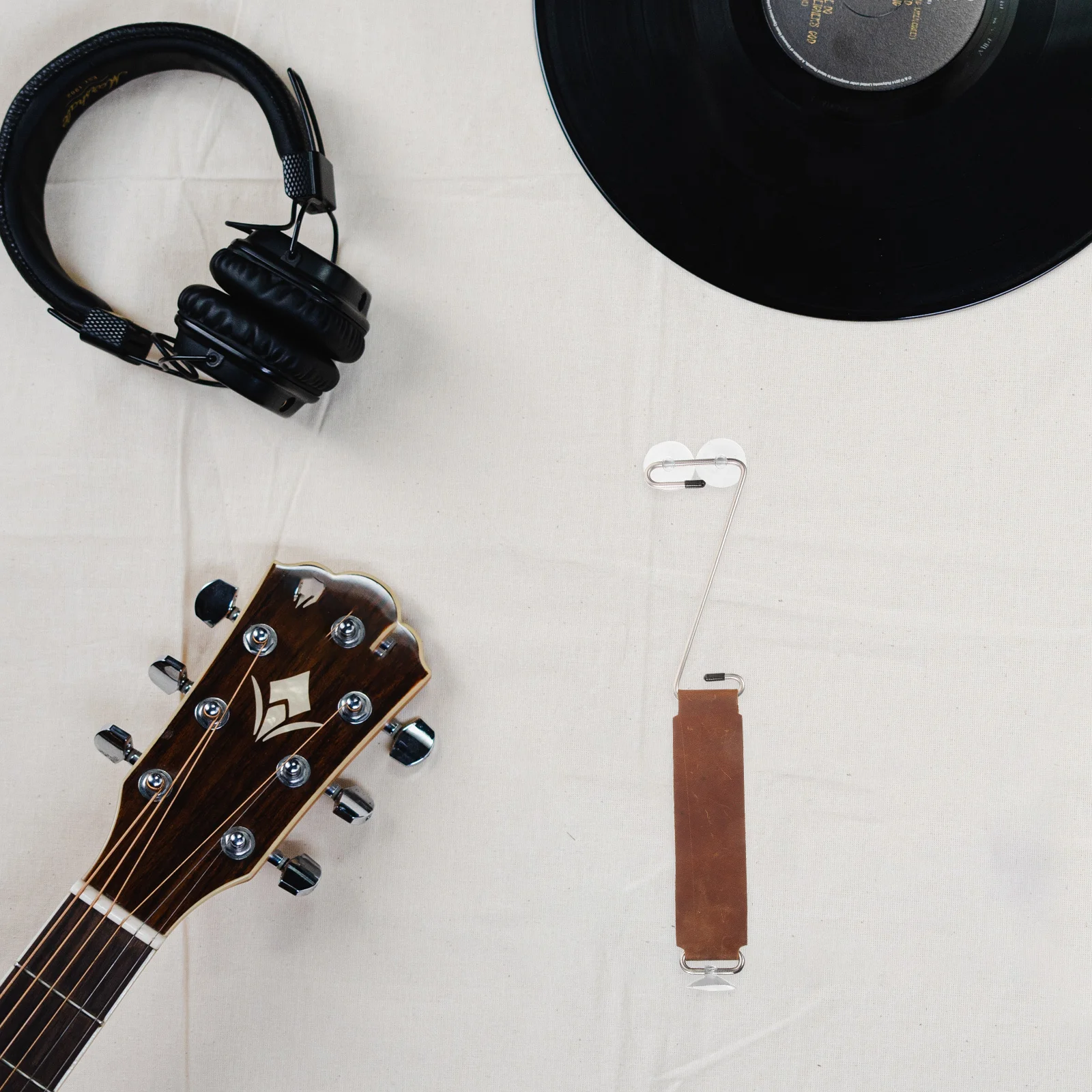 

Professional Guitar Leg Rest Support for Classical Acoustic Ukulele Ergonomic Design Non-Slip Suction Cup Easy to Adjust