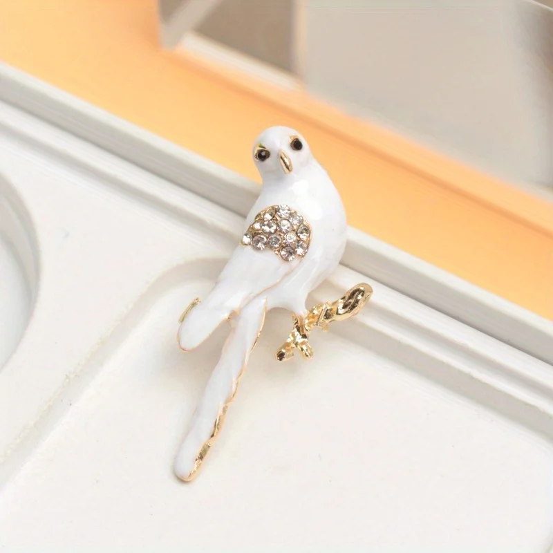 Fashion White Pigeon Enamel Brooch Men and Women Clothing Accessories Alloy Animal Pigeon Brooches Holiday Gift