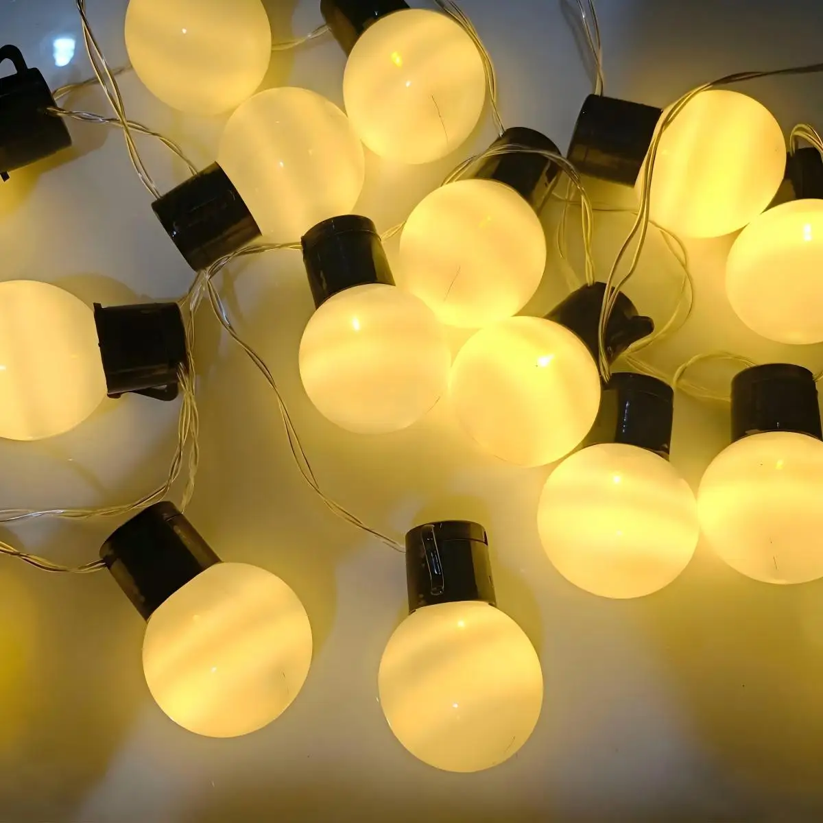 Dekorasi Natal-Lampu String LED (Dioperasikan dengan Baterai) Lampu String Peri LED Bohlam Globe G50 Lampu Luar Ruangan Jalan Pernikahan Taman Halaman Lampu Dekoratif Natal
