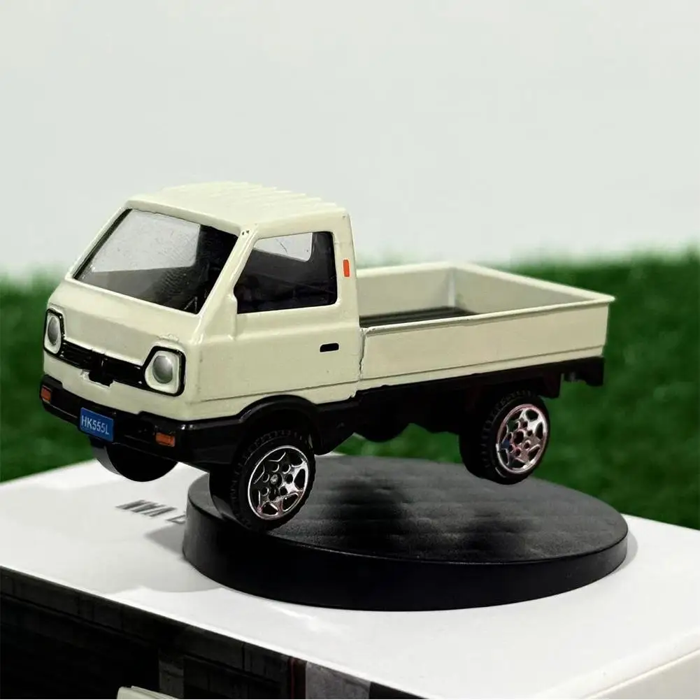 1:64 Alloy Small Truck Model Car Dashboard Ornaments Drift Rotating Turning Truck Decor Car Interior Center Console Decoration