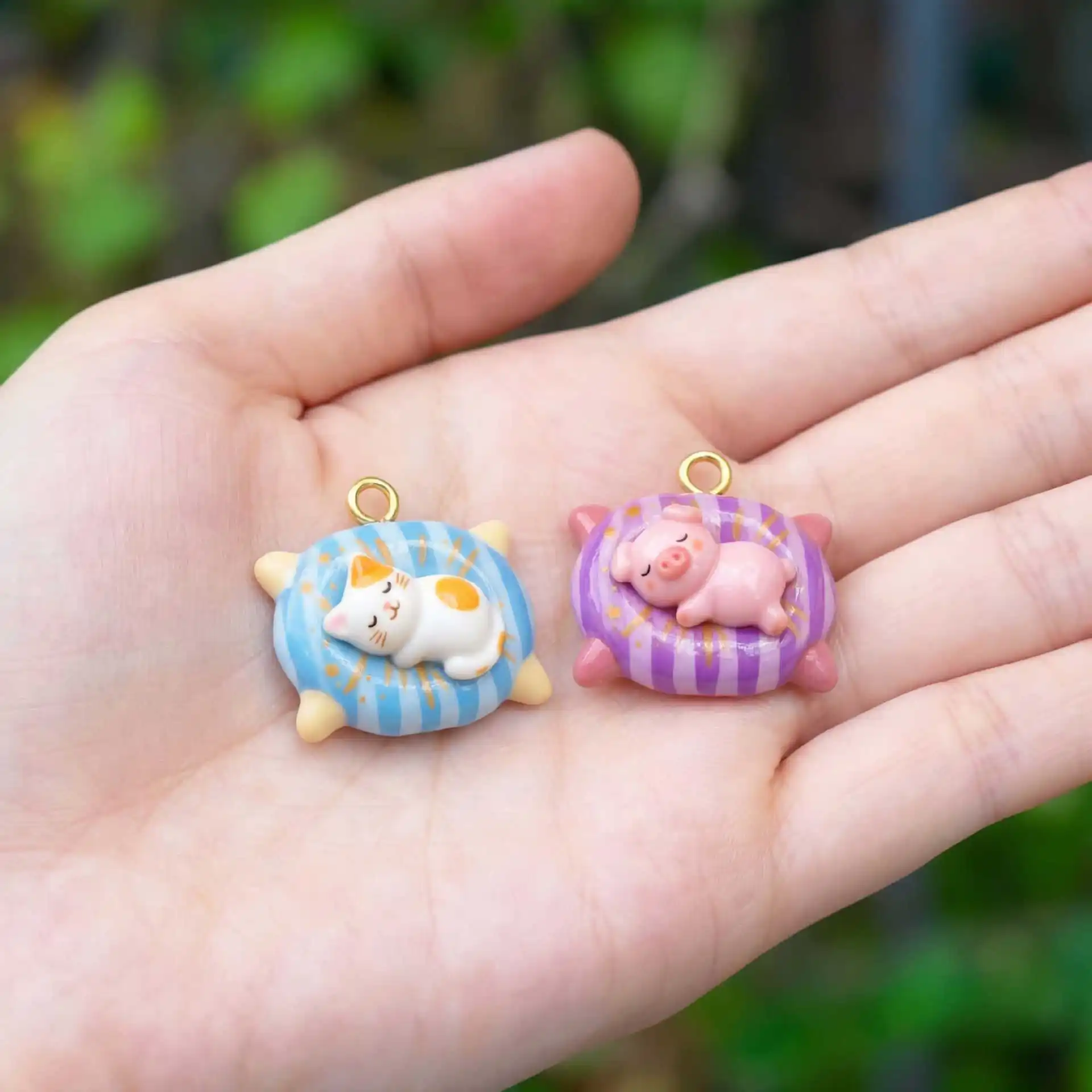 Kupfer-Emaille Niedliche Schlafende Tier-Anhänger Charms 3D Cartoon Gestreiftes Kissen DIY Armband Halskette Ohrring Schmuckherstellung – Detail 5