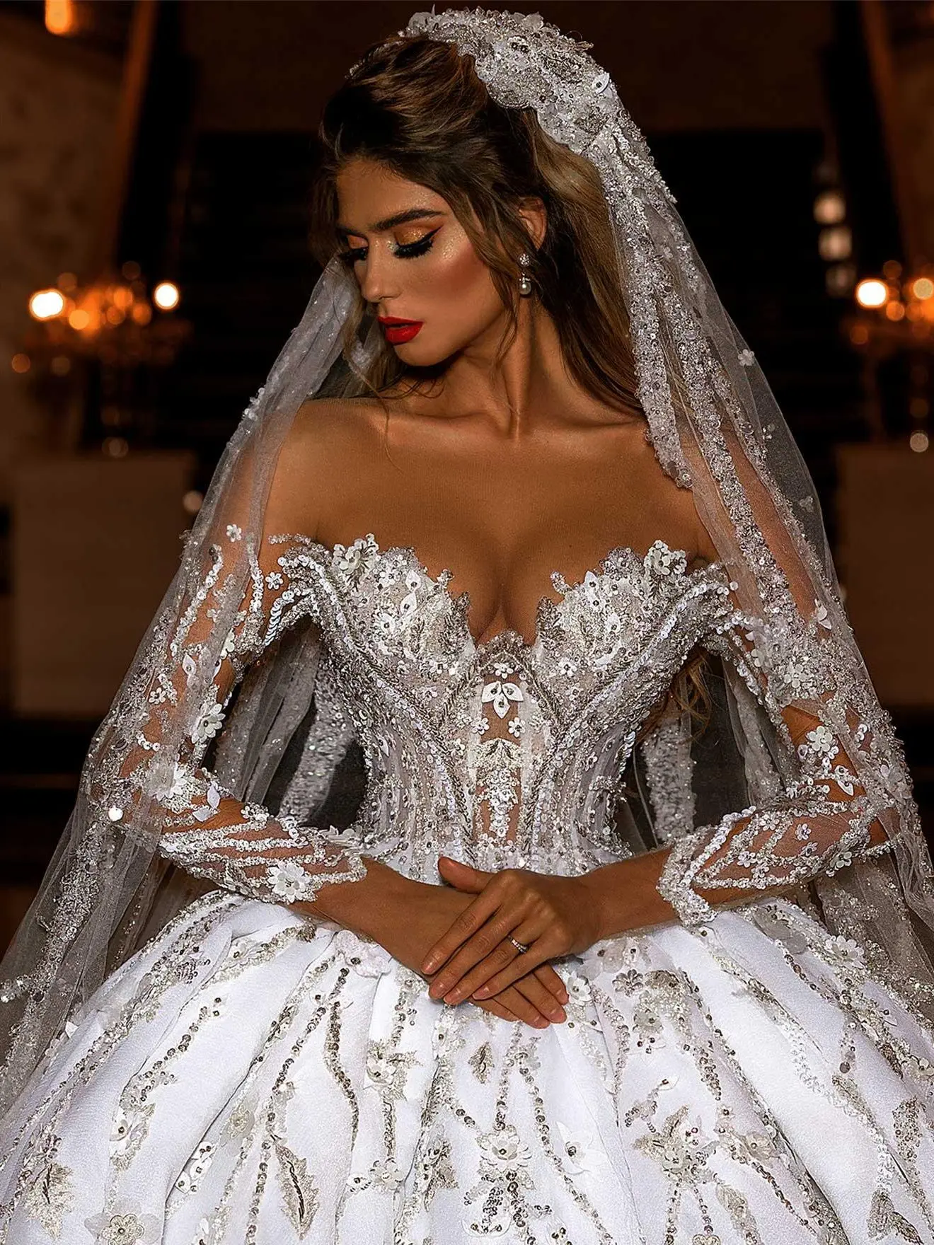 Robes de mariée en dentelle avec appliques et paillettes, robe de Rhà manches longues, robe de train de balayage, vêtements éducatifs pour les patients, tout ce qui est sur mesure, bijou, nouveau