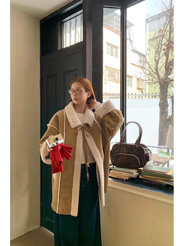 เสื้อแจ็คเก็ตหนังกลับสีแดงสำหรับผู้หญิง รุ่นฤดูใบไม้ร่วง-ฤดูหนาว แต่งขนเทียม สไตล์เกาหลี อเนกประสงค์ อุ่นสบาย ใช้เป็นเสื้อคลุมด้านนอกได้