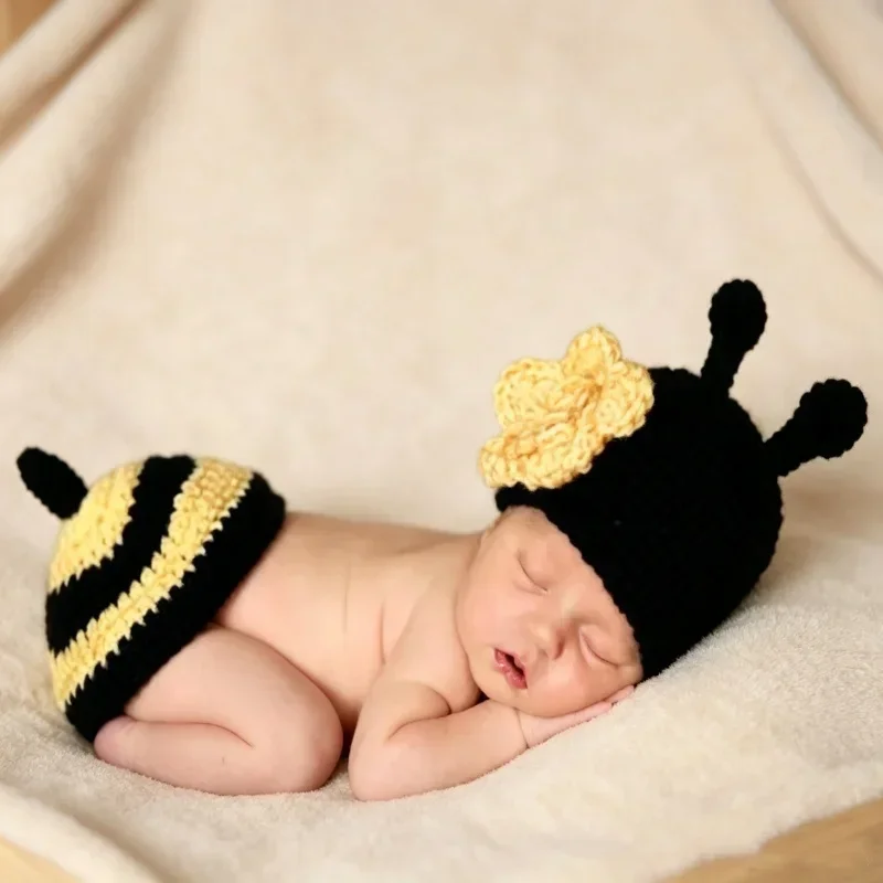 Hand Crocheted Ladybug Posing Outfit Set Knitted Hat And Wrap Studio Portrait Shooting Costume Photography Prop Accessory Supply