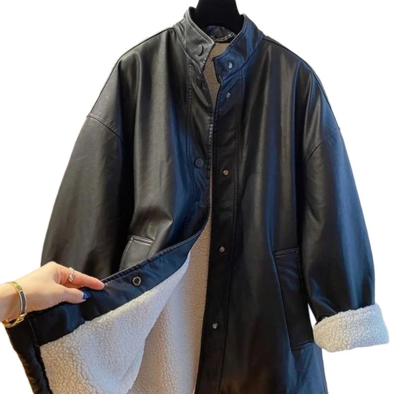 Giacca in pelle PU nera Premium Sense in ecopelle Pie supera 2026 Cappotto interno peloso integrato in pelliccia nuova autunno e inverno