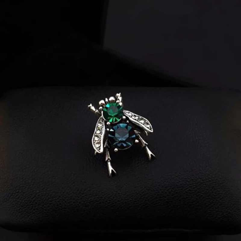1pcs Vintage Bee Rhinestone Brooch Trend Creative Insect Corsage Creative Anti-light Pin