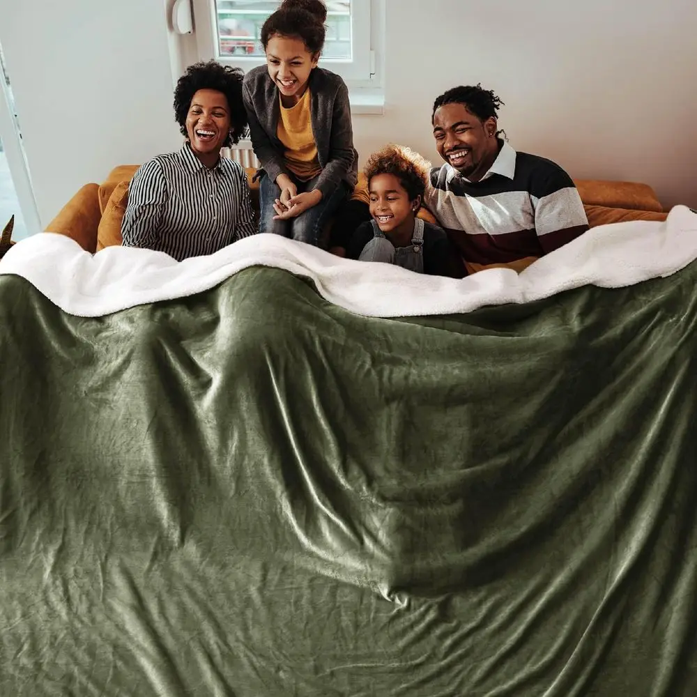 بطانية كال كينج من صوف شيربا كبيرة الحجم باللون الأخضر الزيتوني - رمي دافئ من القطيفة لفصل الشتاء، 112 × 98