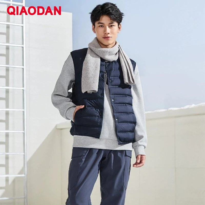 

QIAODAN мужской жилет-пуховик, зимняя теплая легкая пуховая жилетка без рукавов, 2025 г., антистатическая уличная верхняя одежда XMD43233319