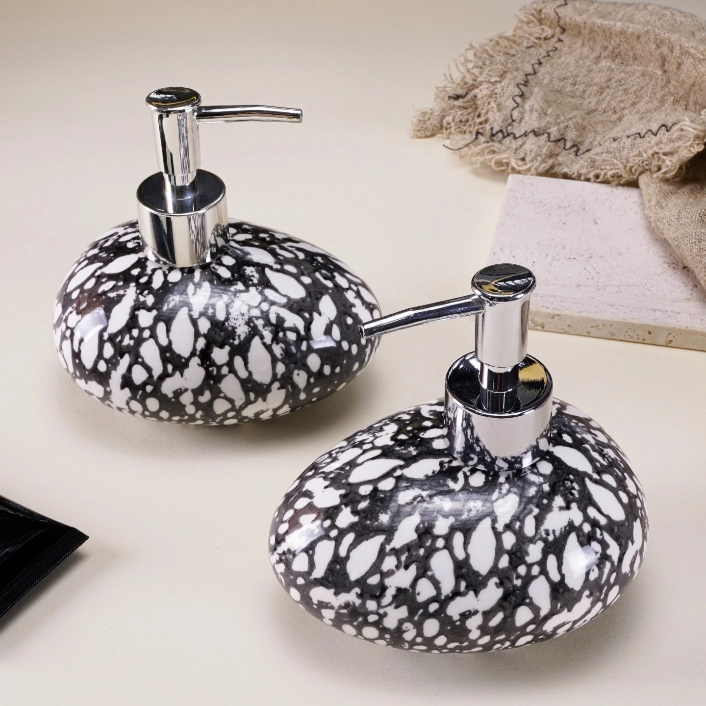 

Креативная галька, керамическая бутылка для лосьона, бутылка для дозирования шампуня для ванной комнаты, современный дозатор для мыла с насосом, аксессуары для ванной комнаты