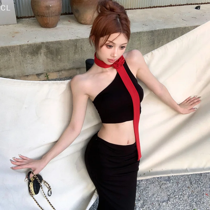 2025 verano diseño coreano puro deseo chica picante Top hombro inclinado negro colgante cuello correa solo hombro camiseta sin mangas
