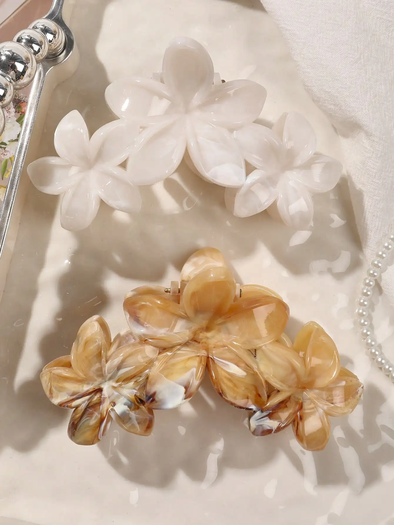 2 Stück hawaiianische blaue graue Saphir-Marmor-Blumen-Haarklammer für Frauen, Hai-Clip, böhmische Haar-Accessoires, Farbverlauf-Haarnadeln – Detail 7