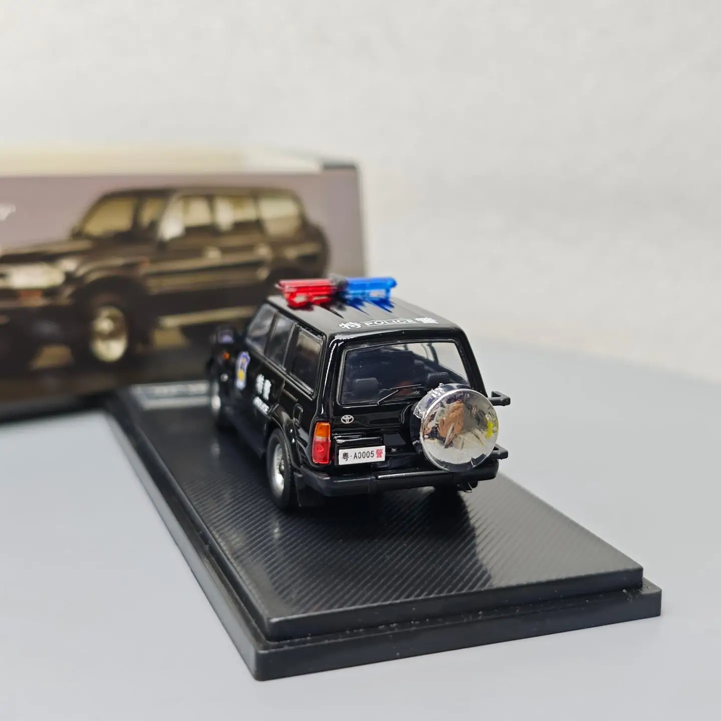 1:64 Land Cruiser LC80 Spezialpolizeiversion Simulation Legierung Mini Automodell Sammlung Geschenk Spielzeug