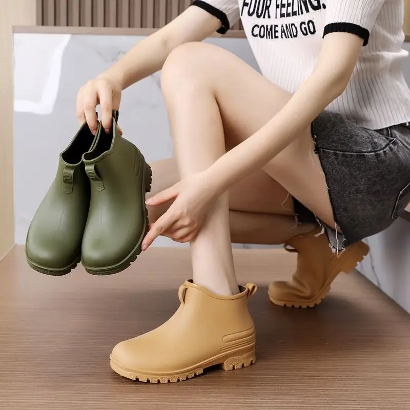 

Rain Shoes for Men and Women Waterproof Non-slip Thick Sole Wear resistantWork Chef Shoes Rubber Shoes for Outdoor Commuting