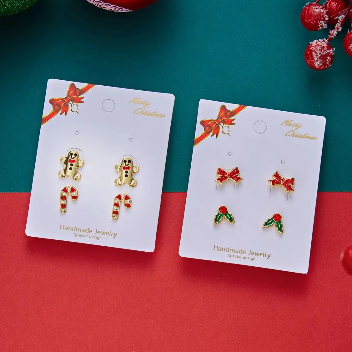 Kleine rote Weihnachts-Schleifenohrringe für Damen, 4 Stück, schöne Lebkuchenmann-Krückenohrringe, Neujahrs-Festtags-Schmuckgeschenke – Detail 3