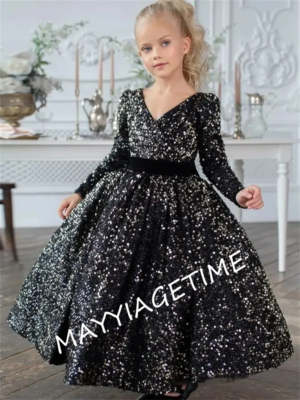 Glänzende elegante Blumen mädchen Kleid Pailletten V-Back lange Ärmel für Brautkleider Kinder Geburtstags feier Erstkommunion tragen