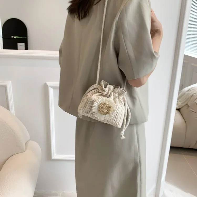 

Mori Woven Women's Bucket Bag New 2024 Summer Straw Cross Bag Korean Version Cute Shoulder Messenger Bag