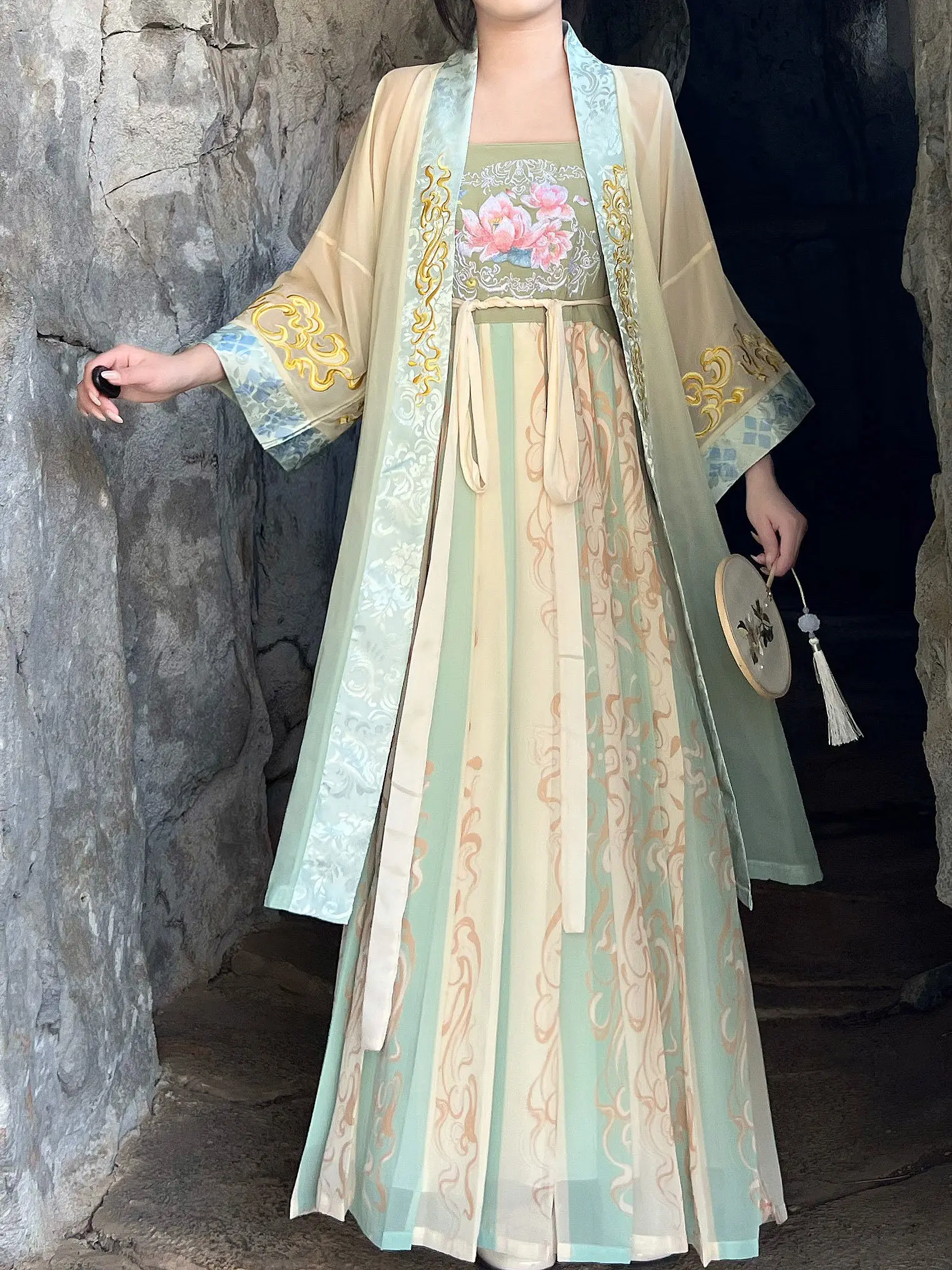 Original authentic Chinese style gradient Song Dynasty Hanfu, 2-piece Hanfu set, jacket and skirt, print and embroidery combined
