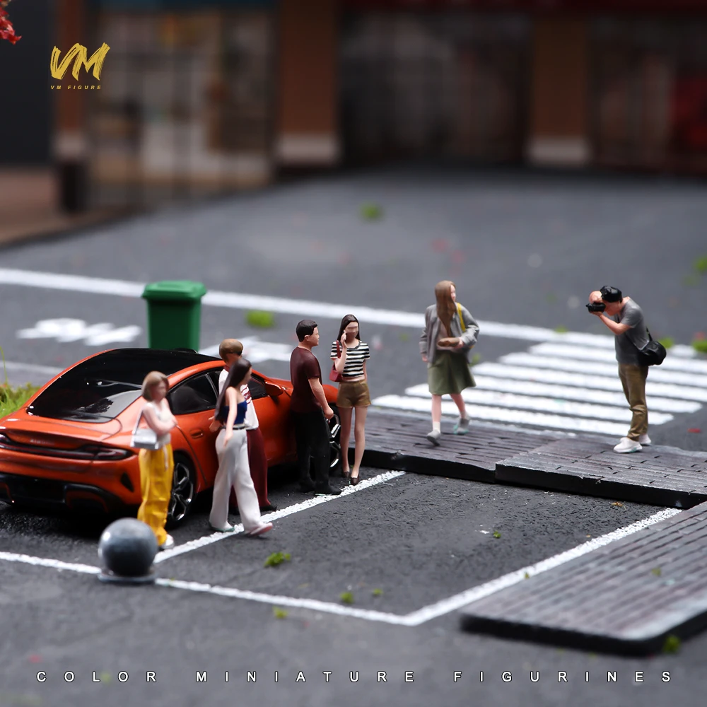 Painted Miniatures 1/24 1/64 1/43 Trendy Partners Travel Photography Group Female Male Scene Figure Dolls Model For Vehicles
