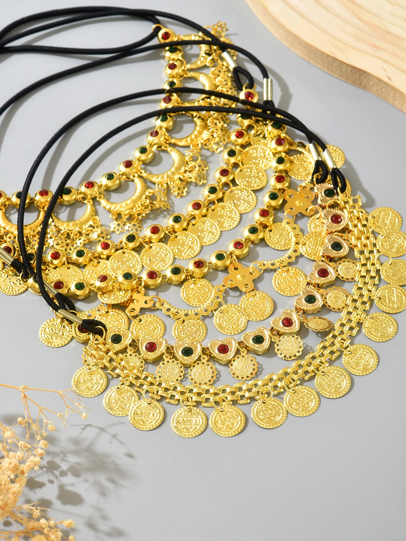 Retro Gold Hair Accessories Middle Eastern Style Ethnic Tassel Design Forehead Adornment for Daily Wear And Parties