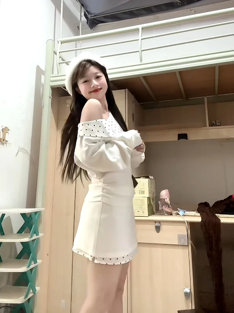 

Нежный ветер, корейский одинаковый комплект, белый свитшот с косыми плечами, женская осенняя юбка в горошек, две части...