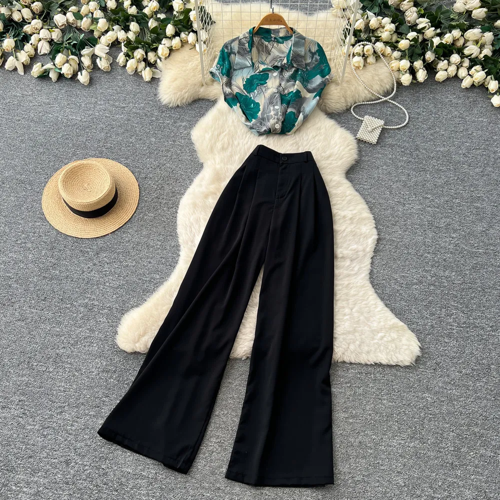 

Женский комплект из двух предметов: рубашка с отложным воротником и коротким рукавом, с цветочным принтом, и широкие длинные брюки с высокой талией в стиле Y2K Streetwear