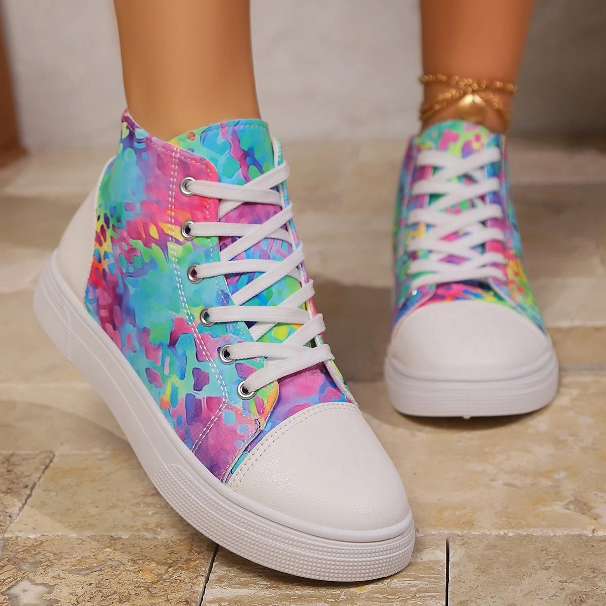 New Tide Anime Cartoon Rainbow White Cloth Fashion High Top Canvas Shoes Women Lekkie, oddychające trampki Hit