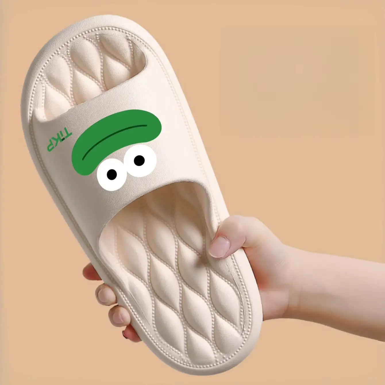 

Couple Style Spring and Summer Eva Comfortable Soft Thick-Soled Massage Slippers with Frog Cartoon Design for Home and Outdoor Use, Versatile Casual Slide Slippers