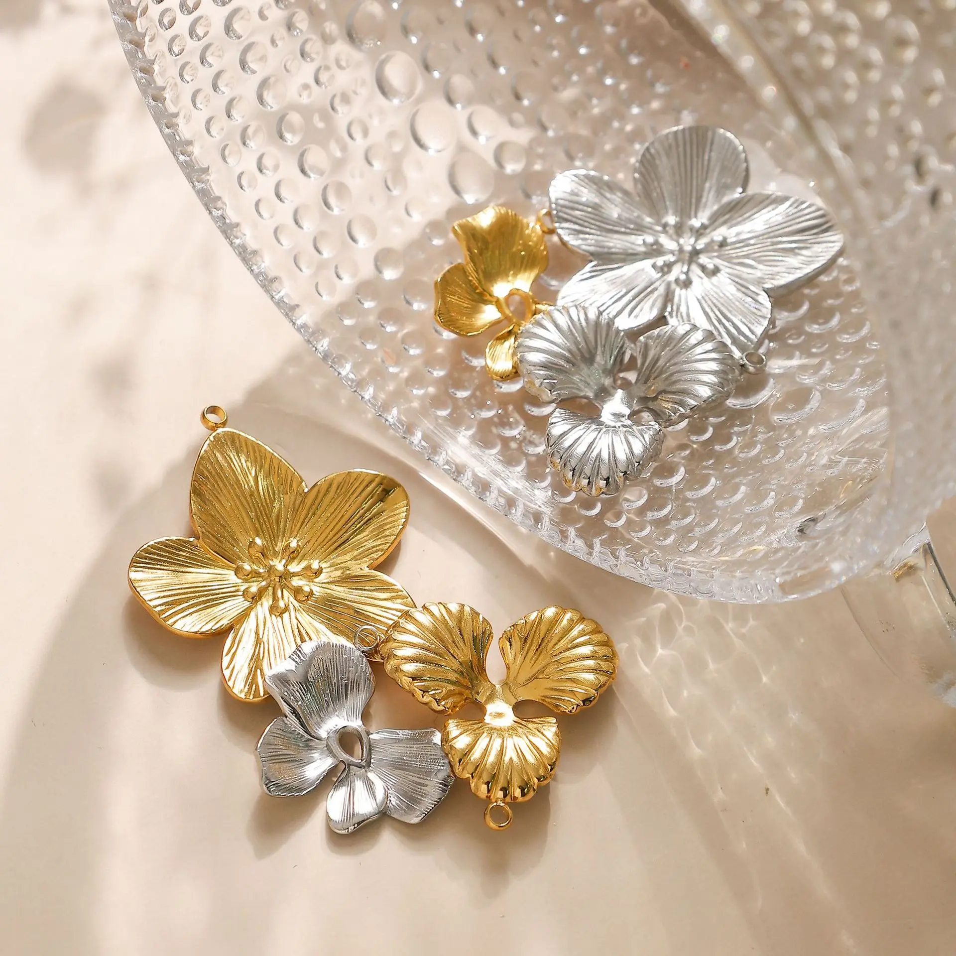 

2pcs Gold Stainless Steel Flower Charms Pendant for DIY Earrings Necklace Jewellery Findings Accessories Supplies